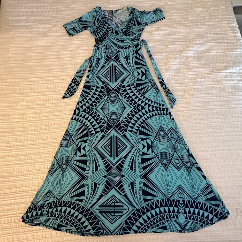 Plus sized, teal short sleeved, belted maxi dress. Southwest pattern. Size 14.